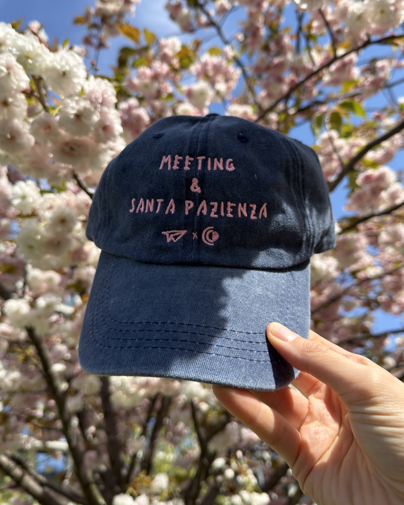 TRA EMAIL E RIUNIONI 🧢 | cappellino pack